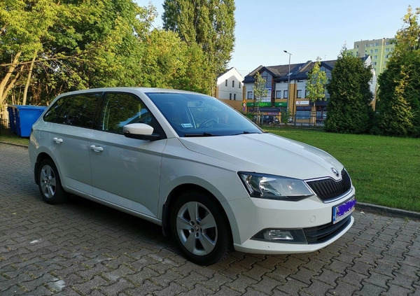 Skoda Fabia cena 25700 przebieg: 259000, rok produkcji 2017 z Warszawa małe 106